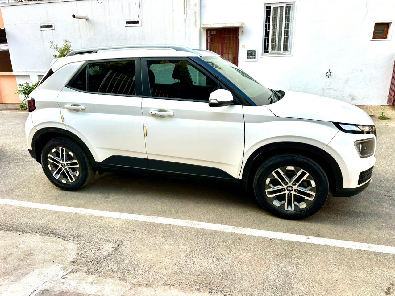 Hyundai Venue - Image 2