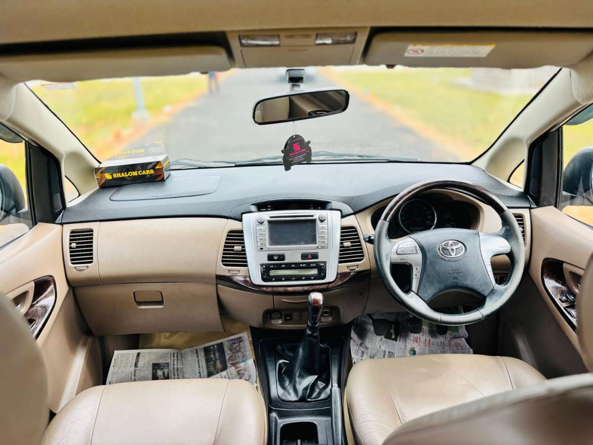 Toyota Innova - Image 3