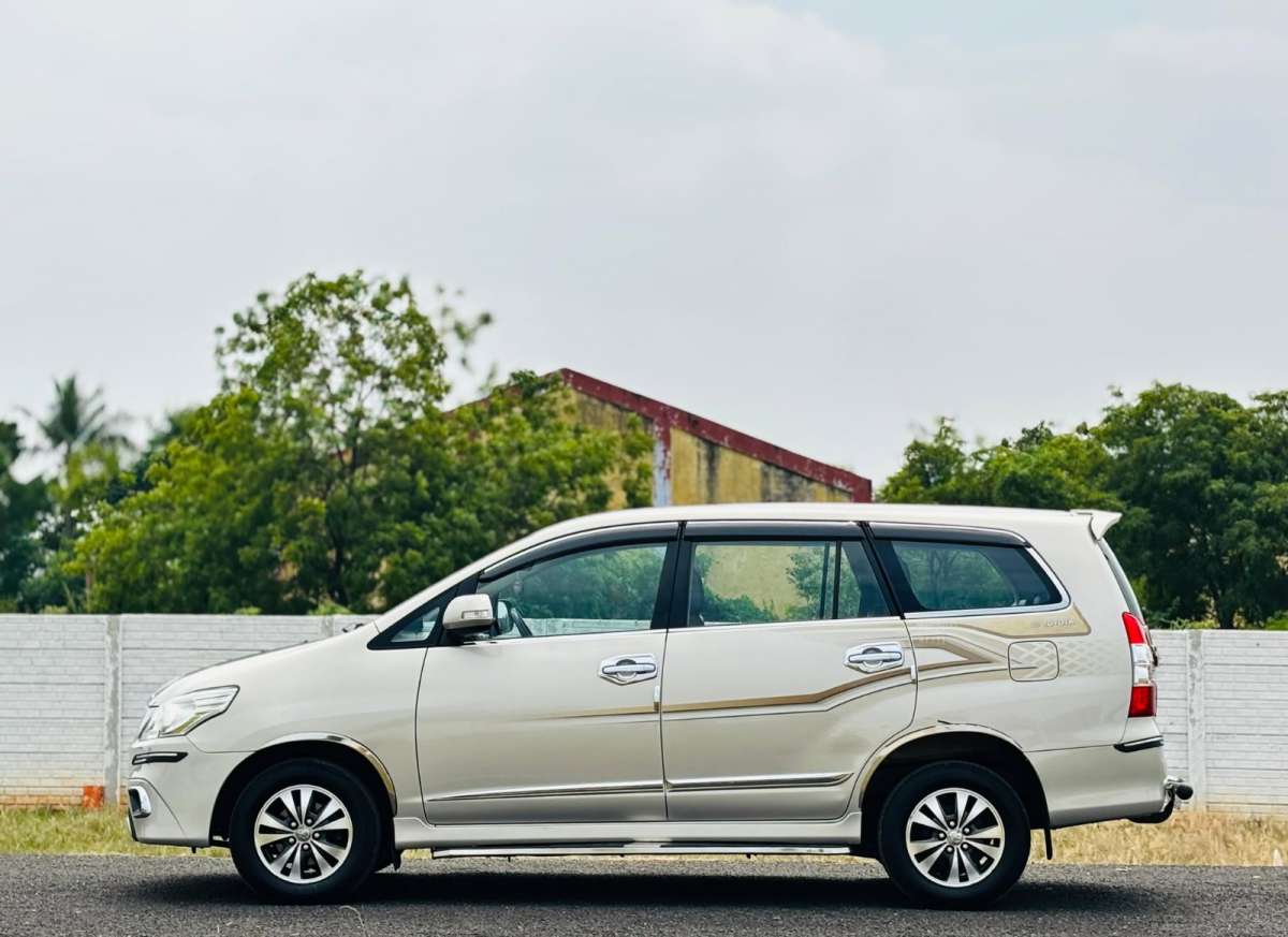 Toyota Innova - Image 9