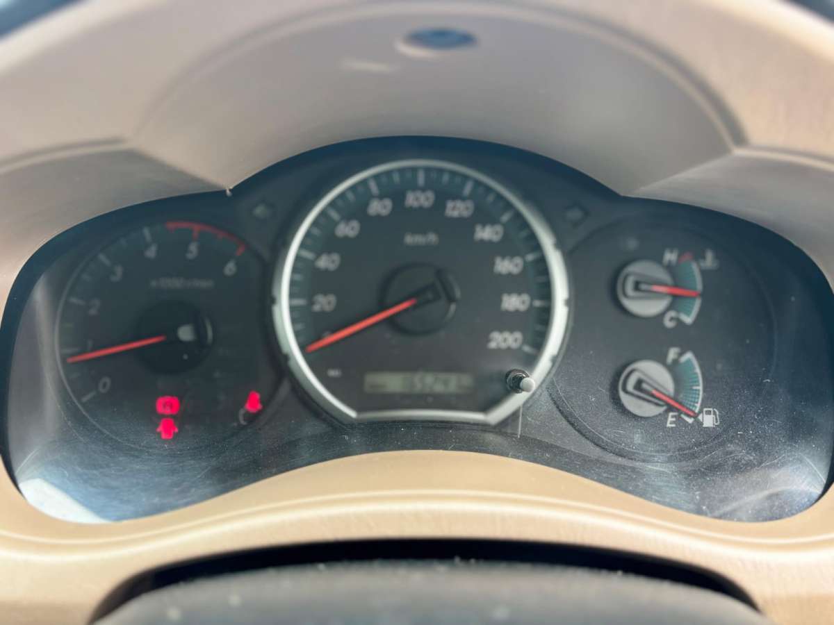 Toyota Innova - Image 2