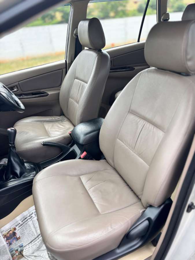 Toyota Innova - Image 5