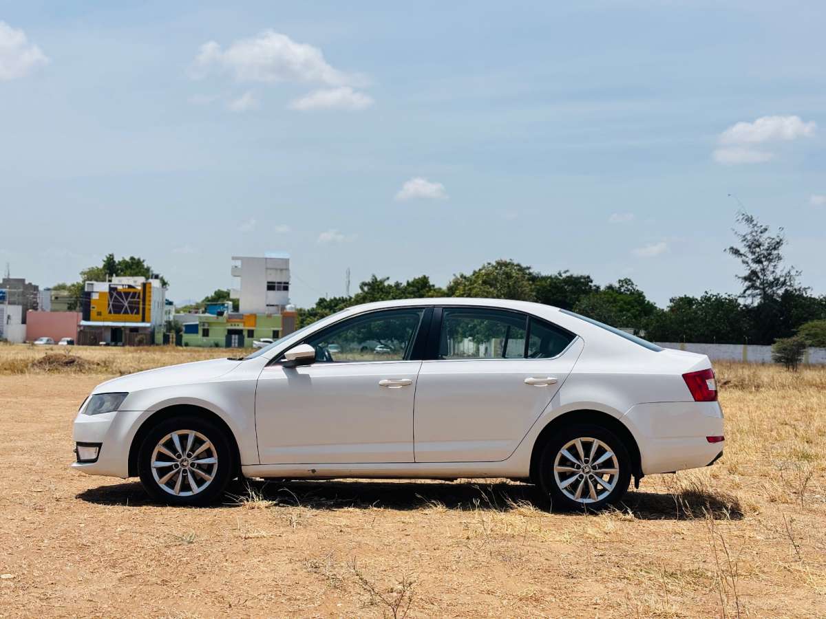 Skoda Octavia - Image 8