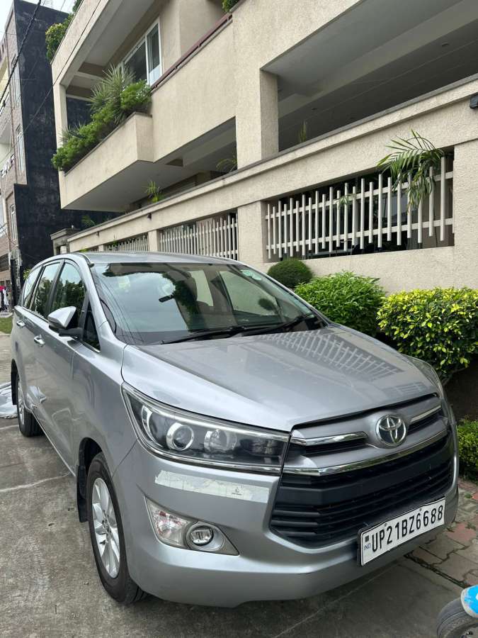 Toyota Innova Crysta 2.4 V