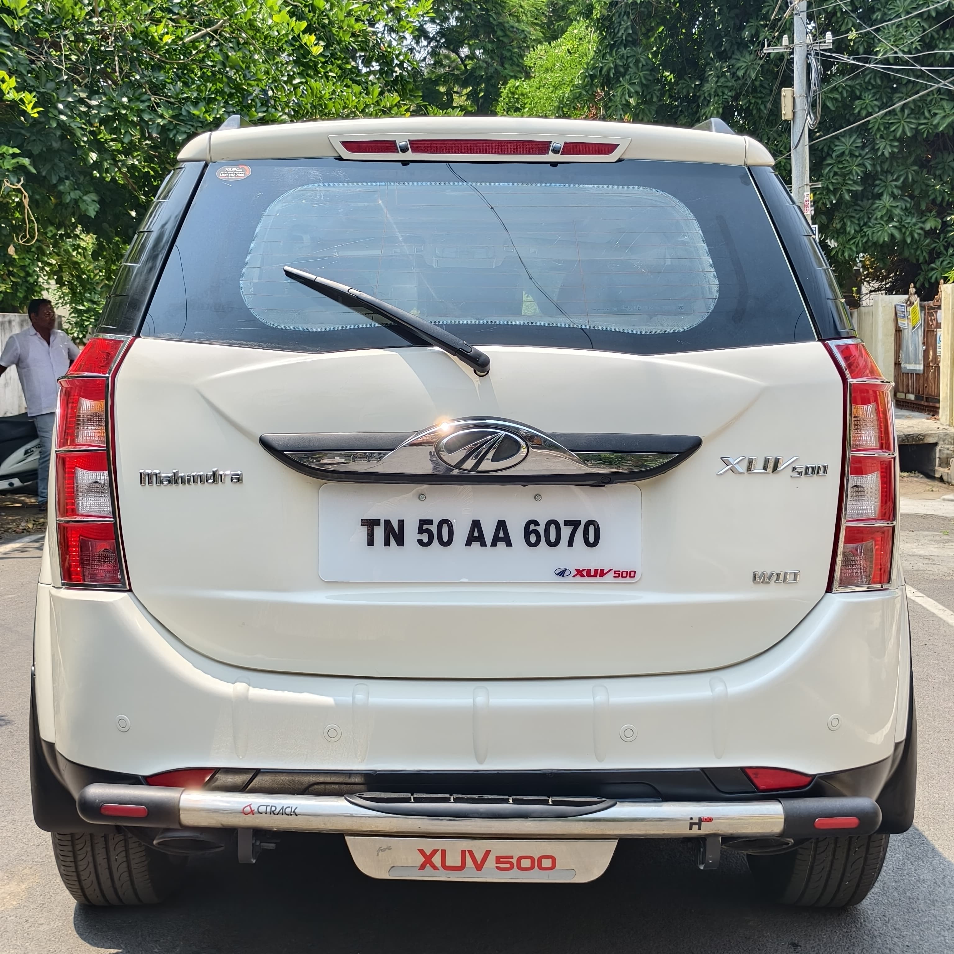 Mahindra XUV500 - Image 6