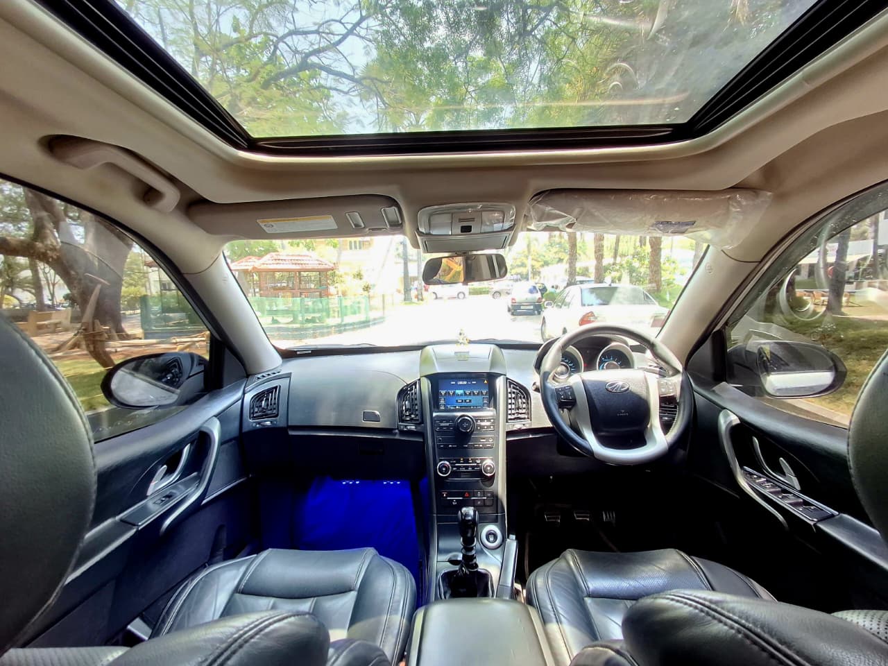 Mahindra XUV500 - Image 7