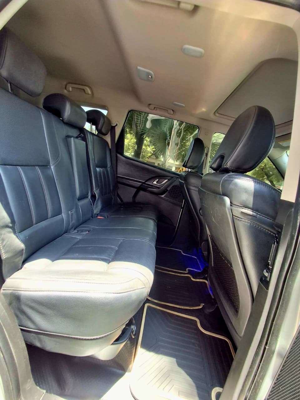 Mahindra XUV500 - Image 6