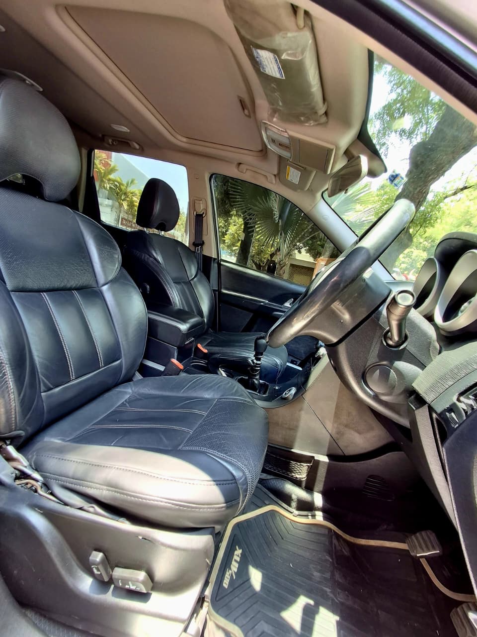 Mahindra XUV500 - Image 5