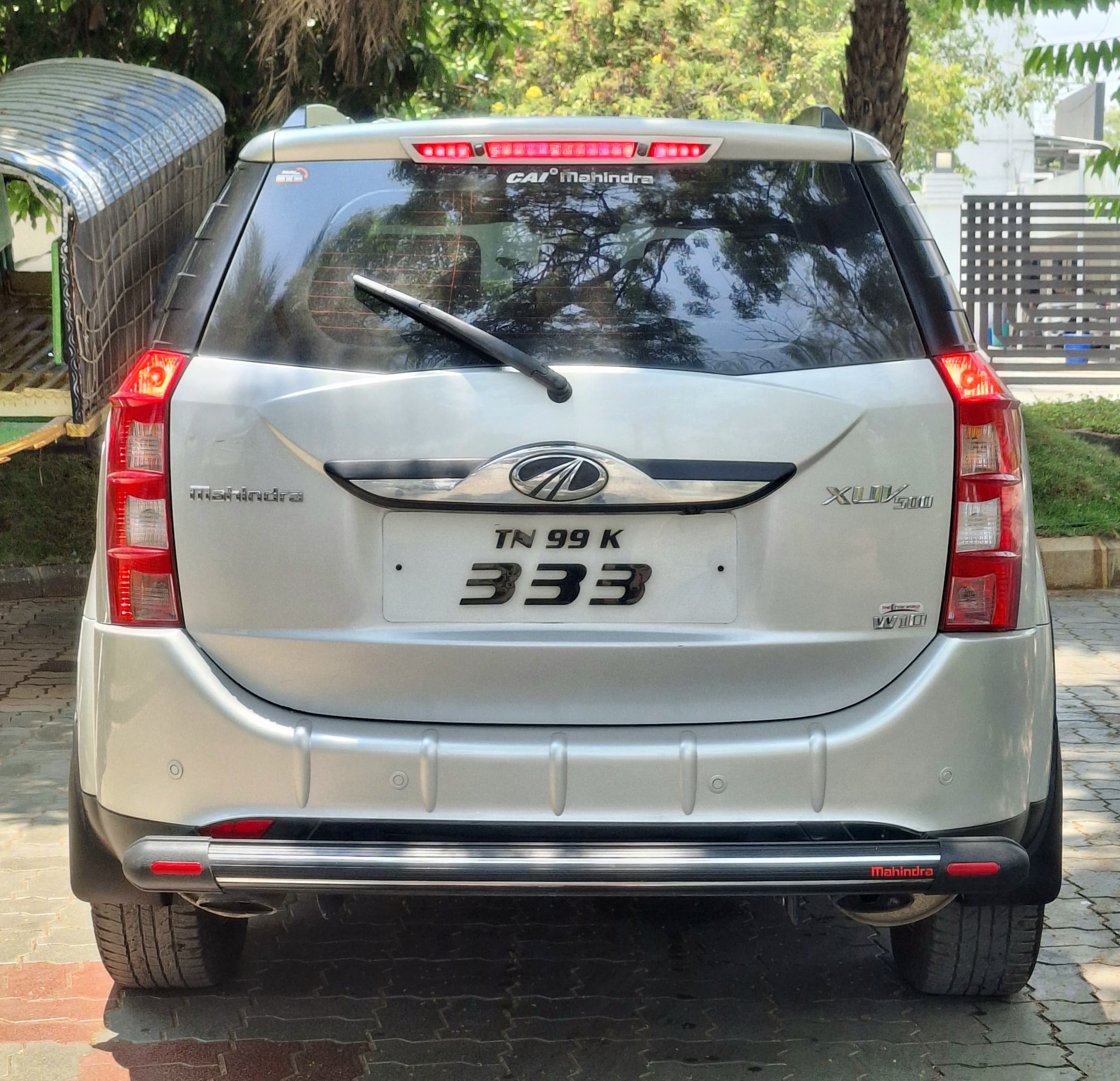 Mahindra XUV500 - Image 2
