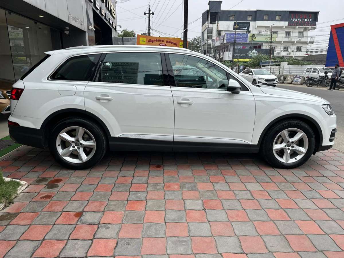 Audi Q7 - Image 3