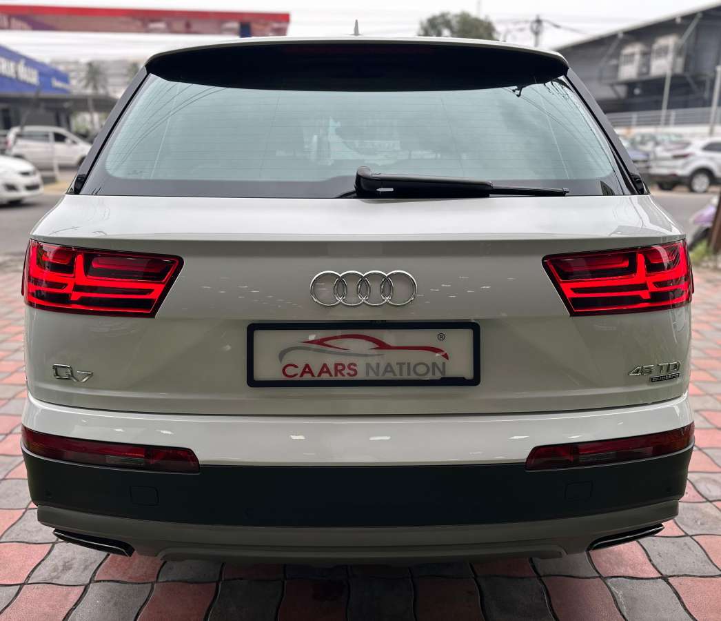 Audi Q7 - Image 2