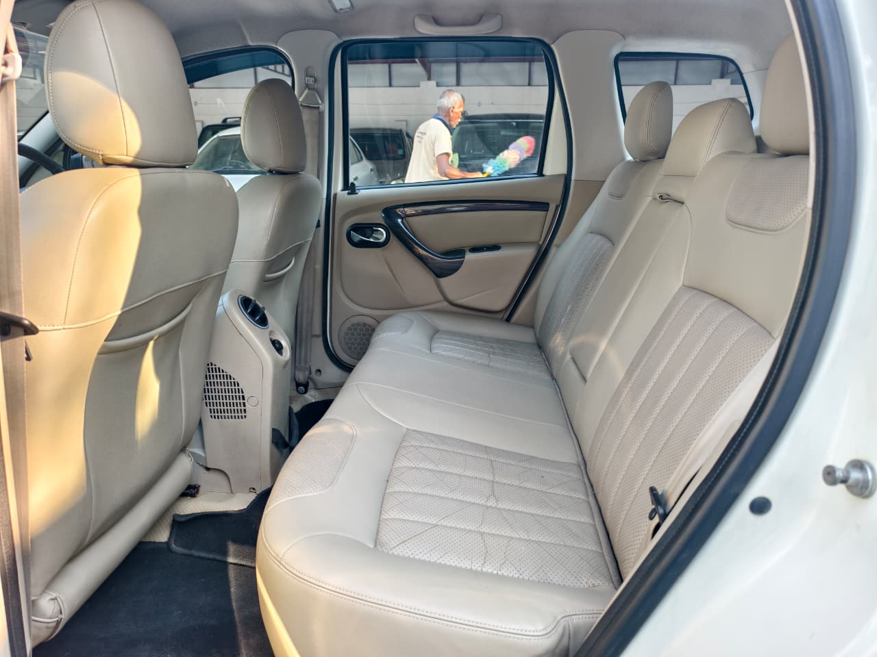 Nissan Terrano - Image 2