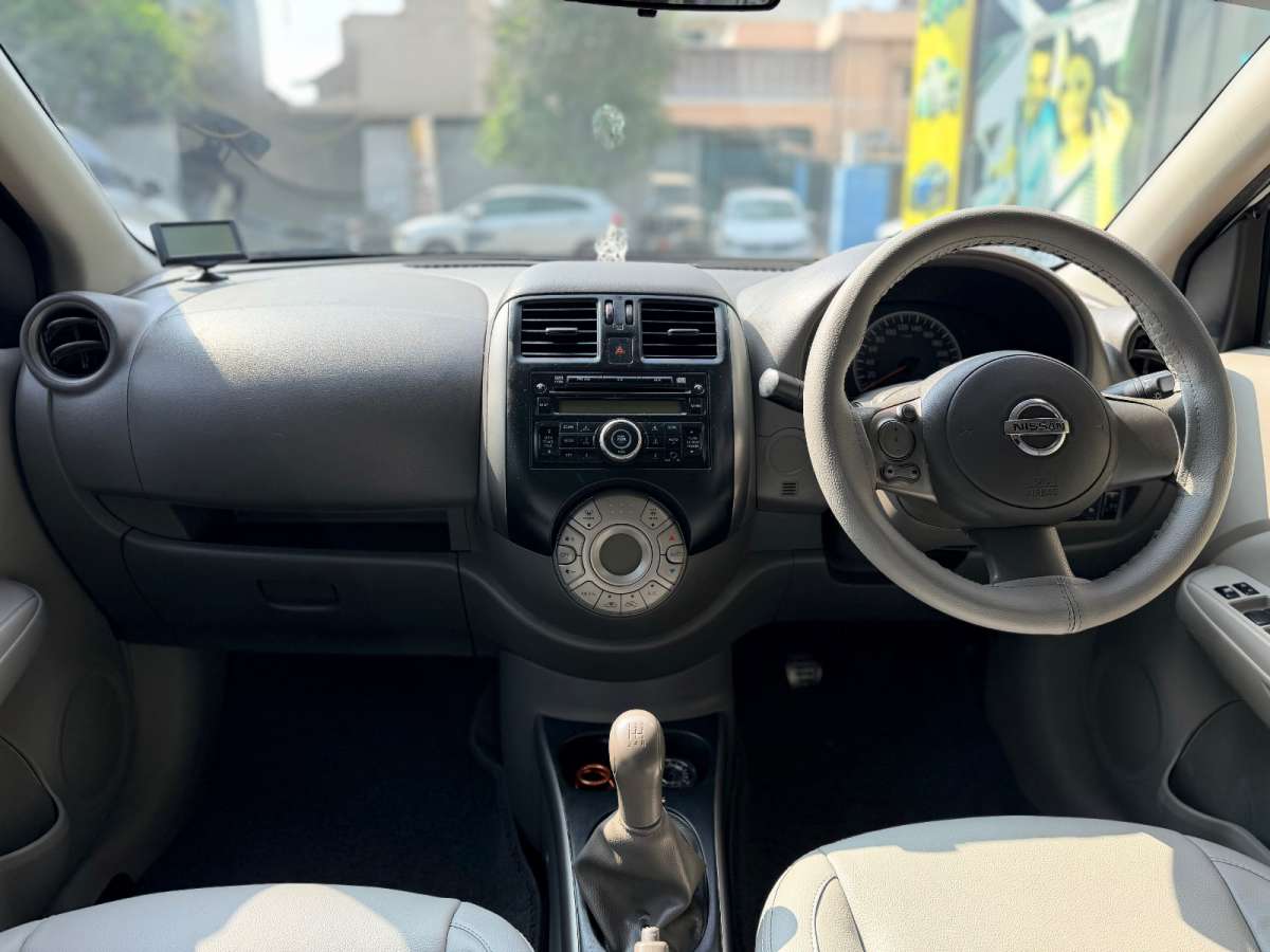 Nissan Sunny - Image 5