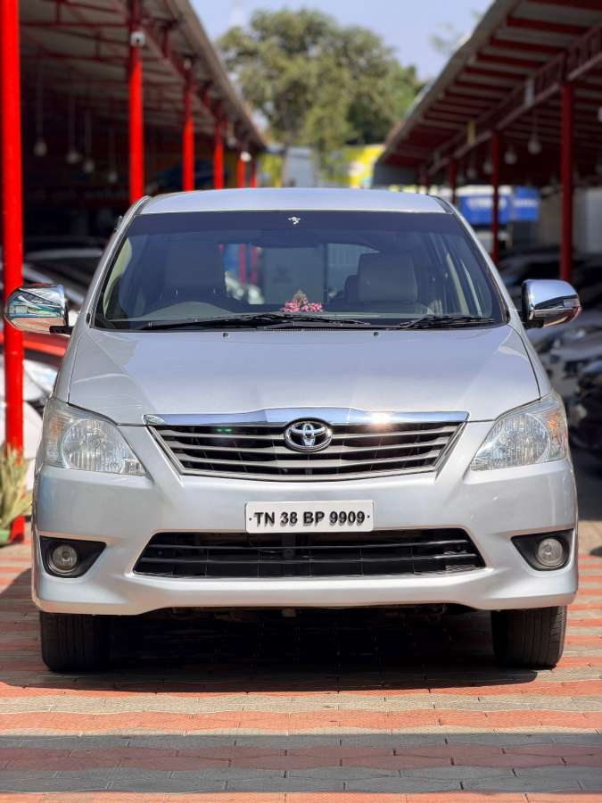 Toyota Innova 2.5 V 8 STR