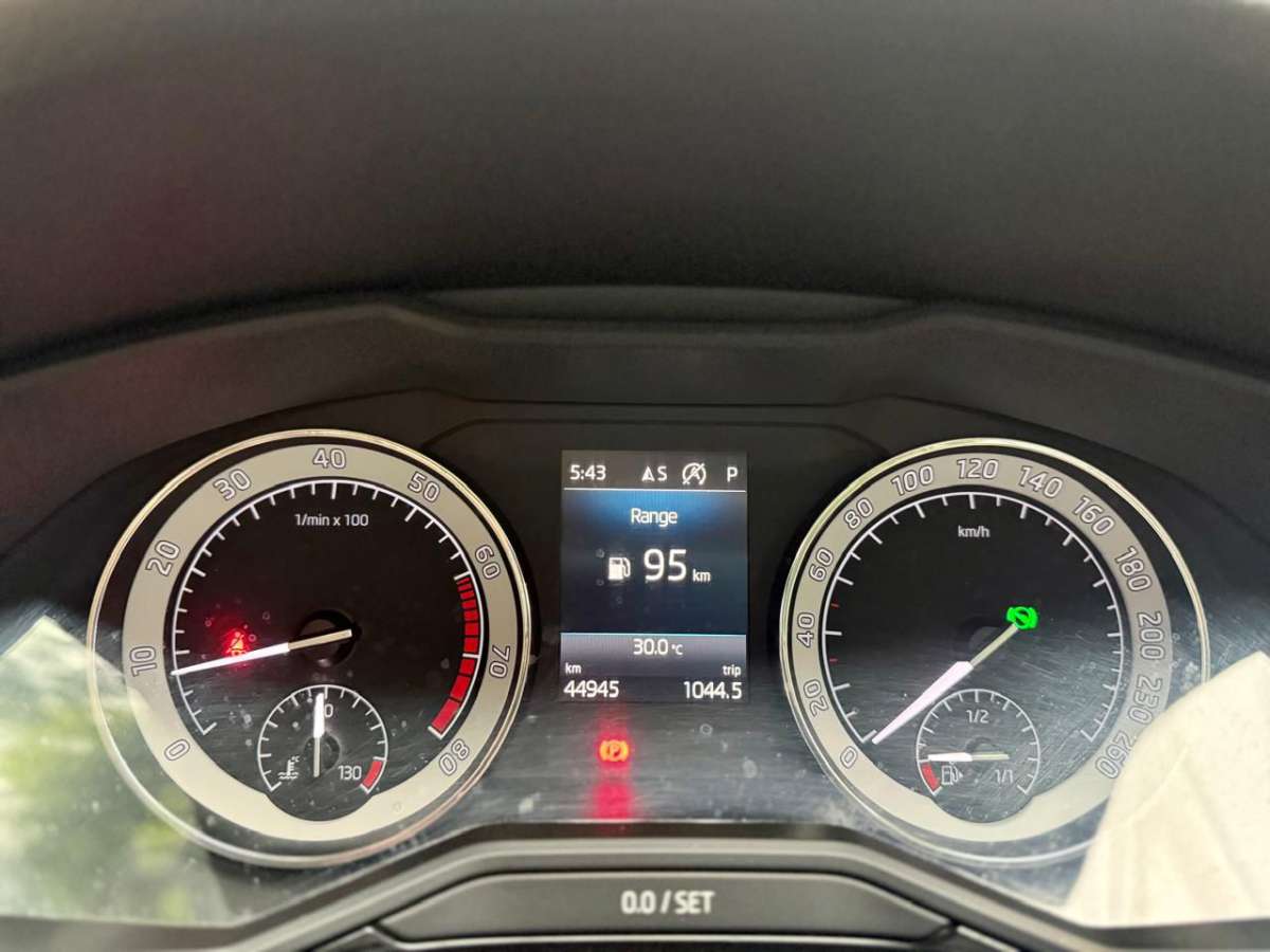 Skoda Superb - Image 4