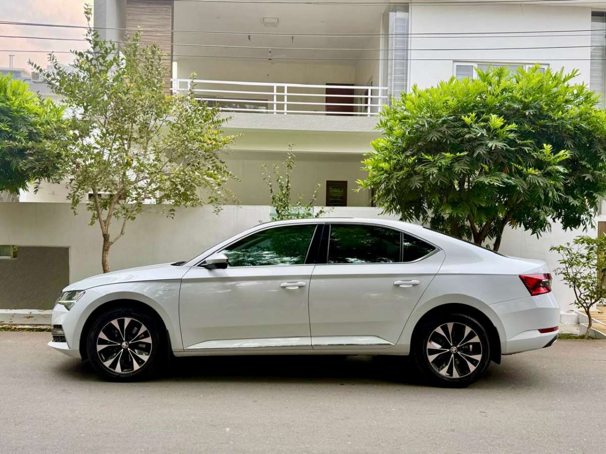 Skoda Superb - Image 9