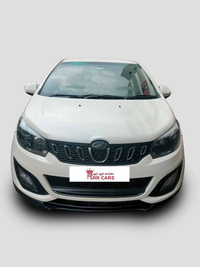 Mahindra Marazzo M6