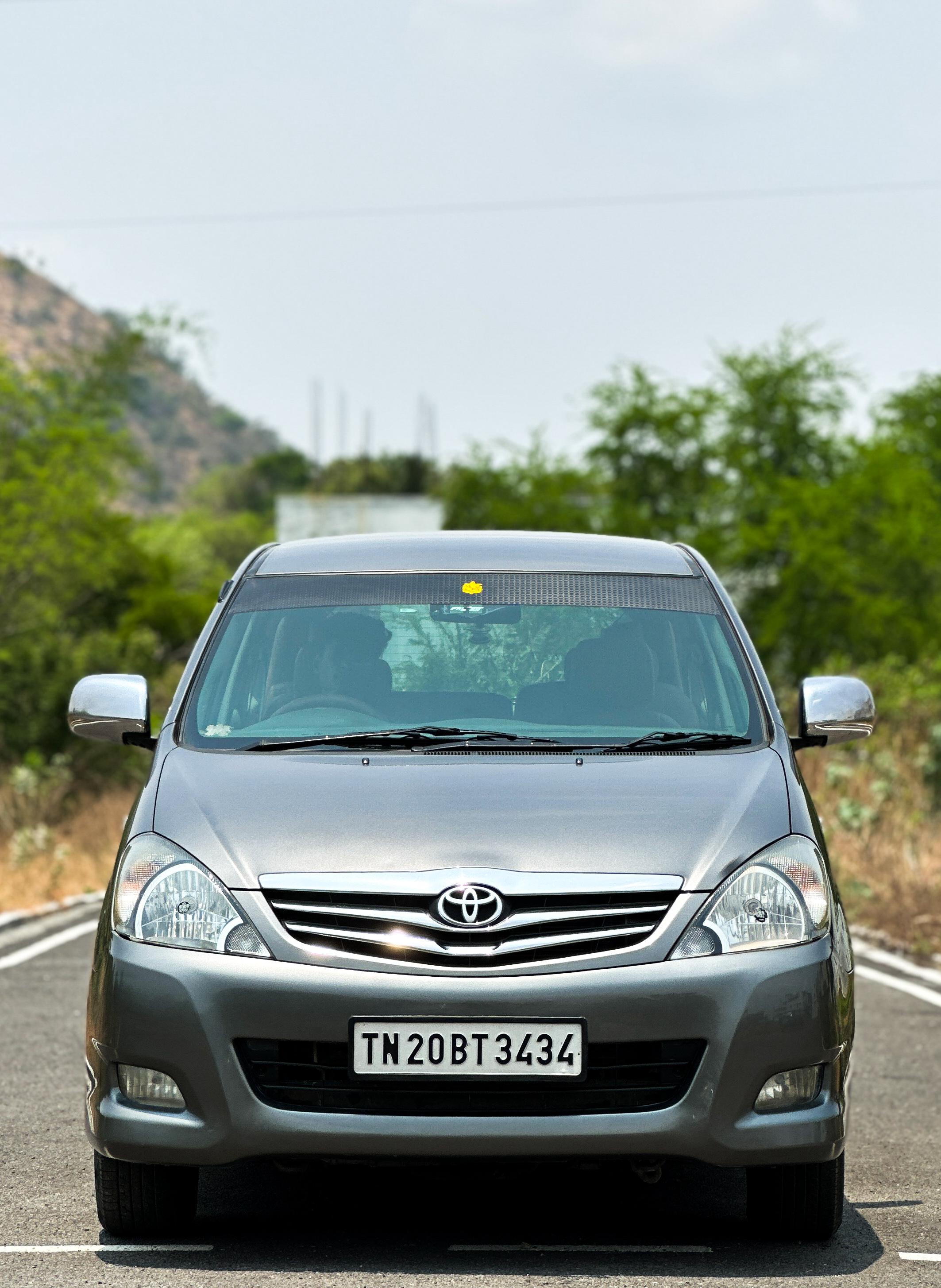 Toyota Innova 2.0 V