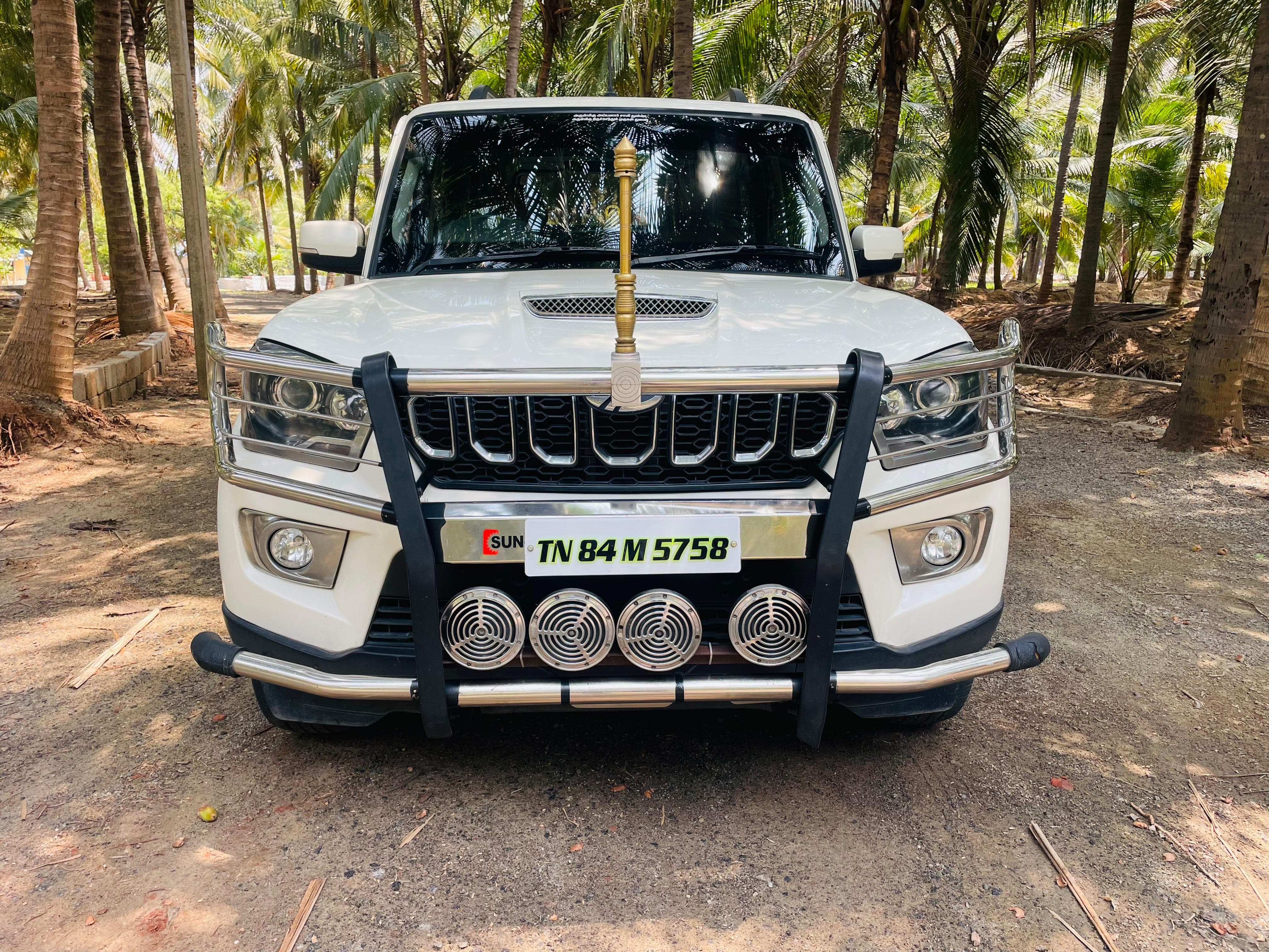 Mahindra Scorpio S11