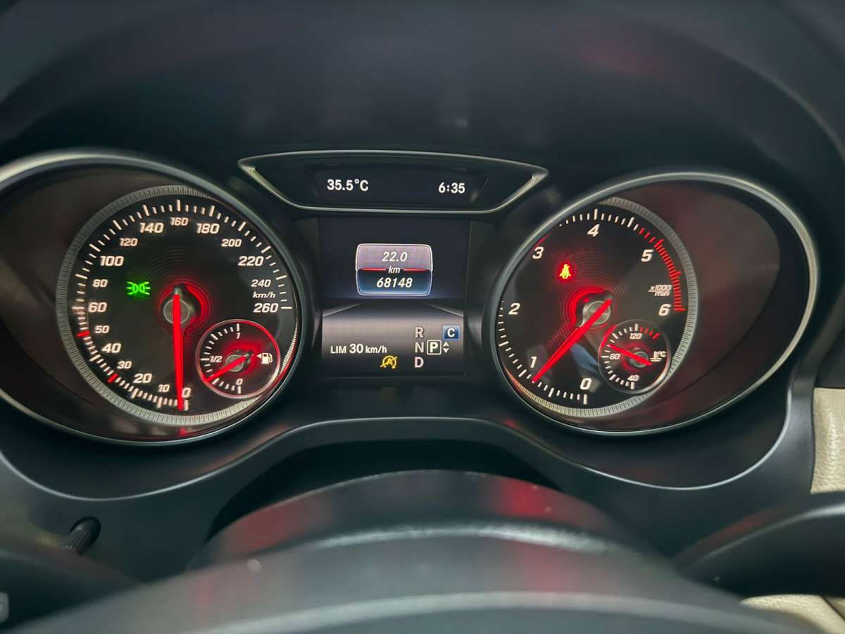 Mercedes Benz C-Class - Image 4