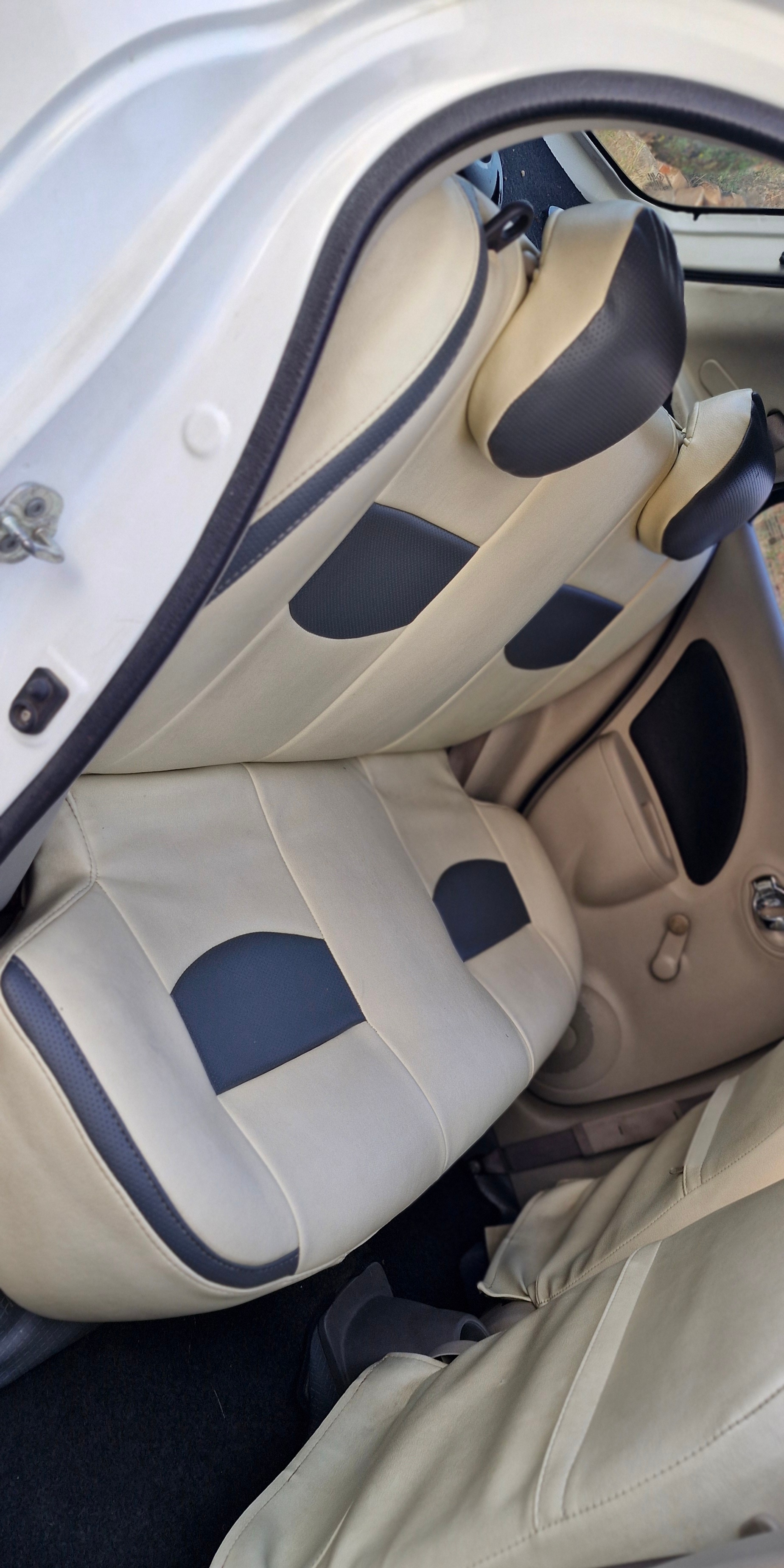 Nissan Micra Active - Image 10