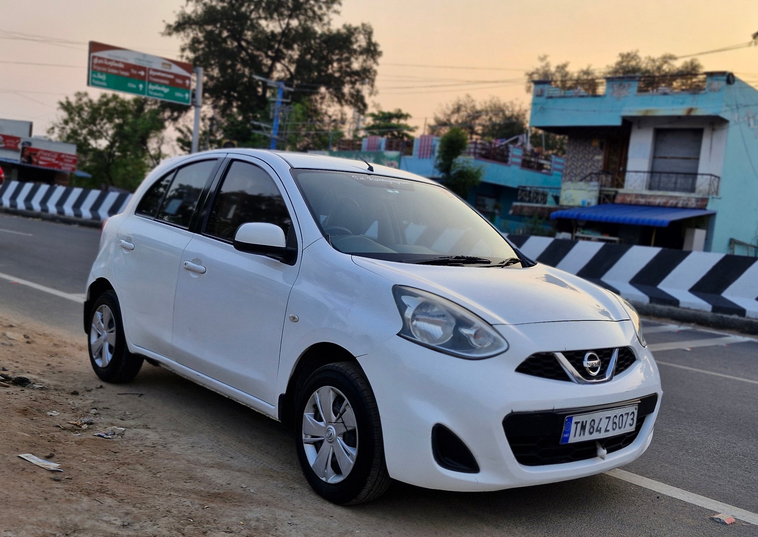 Nissan Micra Active - Image 2