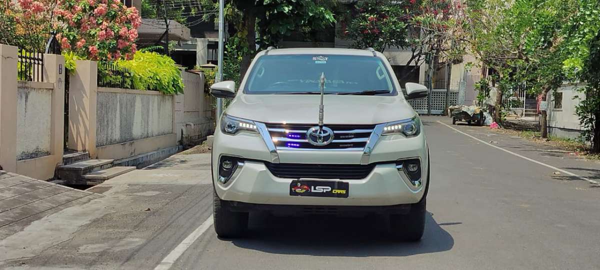 Toyota Fortuner 2.7 2WD AT