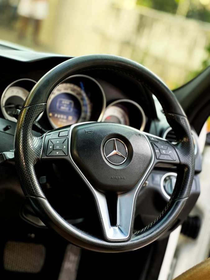 Mercedes Benz C-Class - Image 3