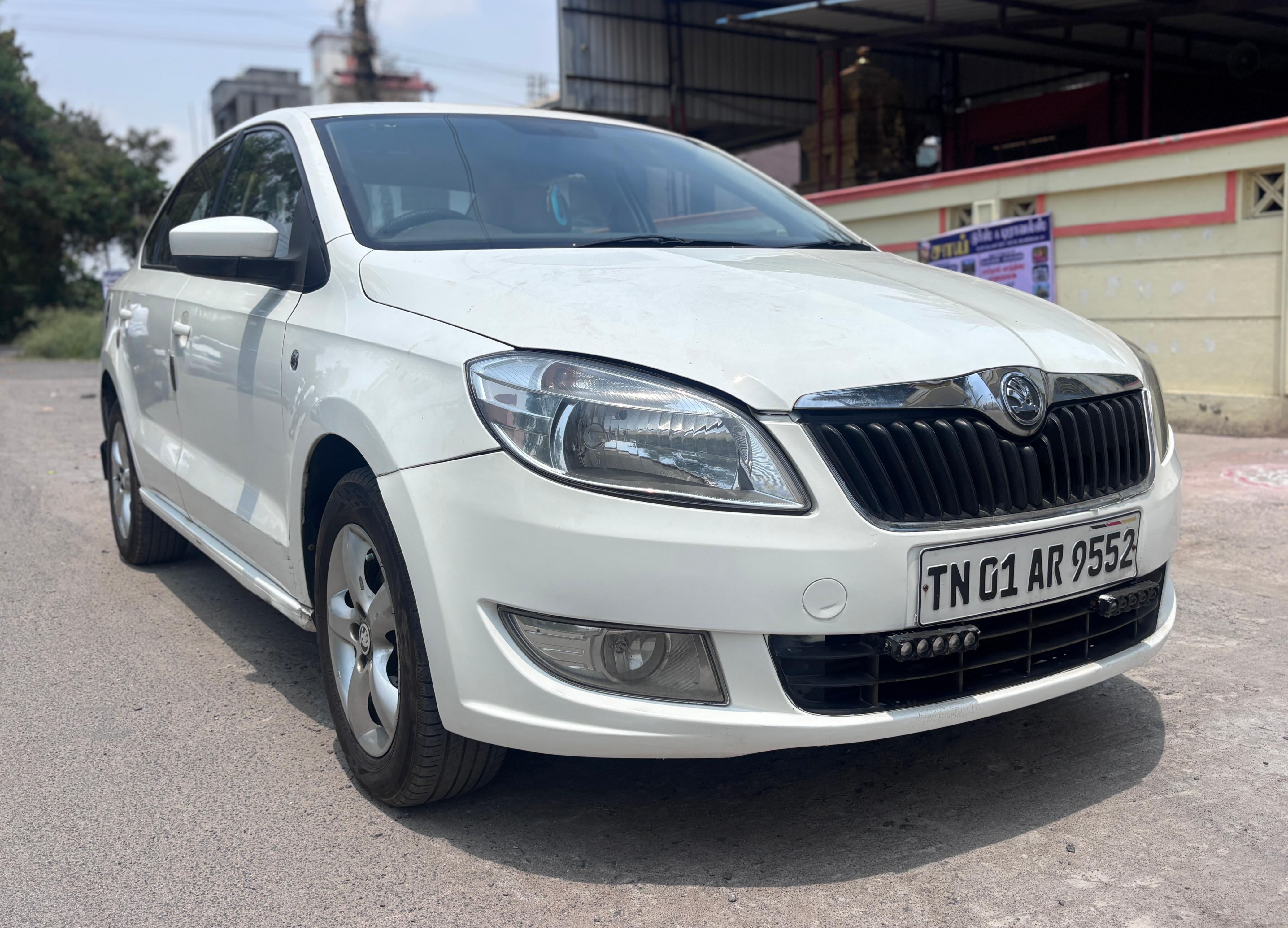 Skoda Rapid - Image 2