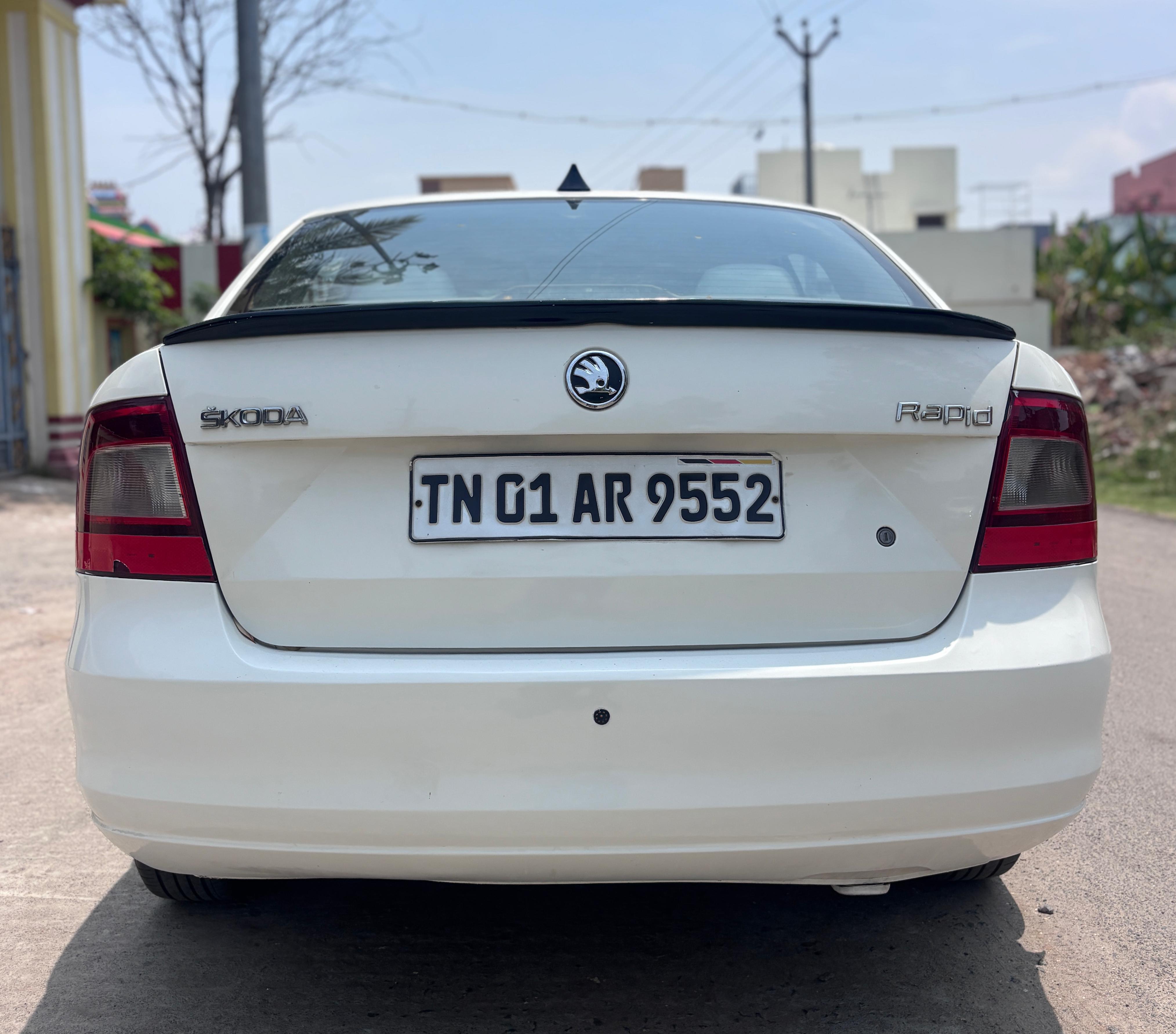Skoda Rapid - Image 10