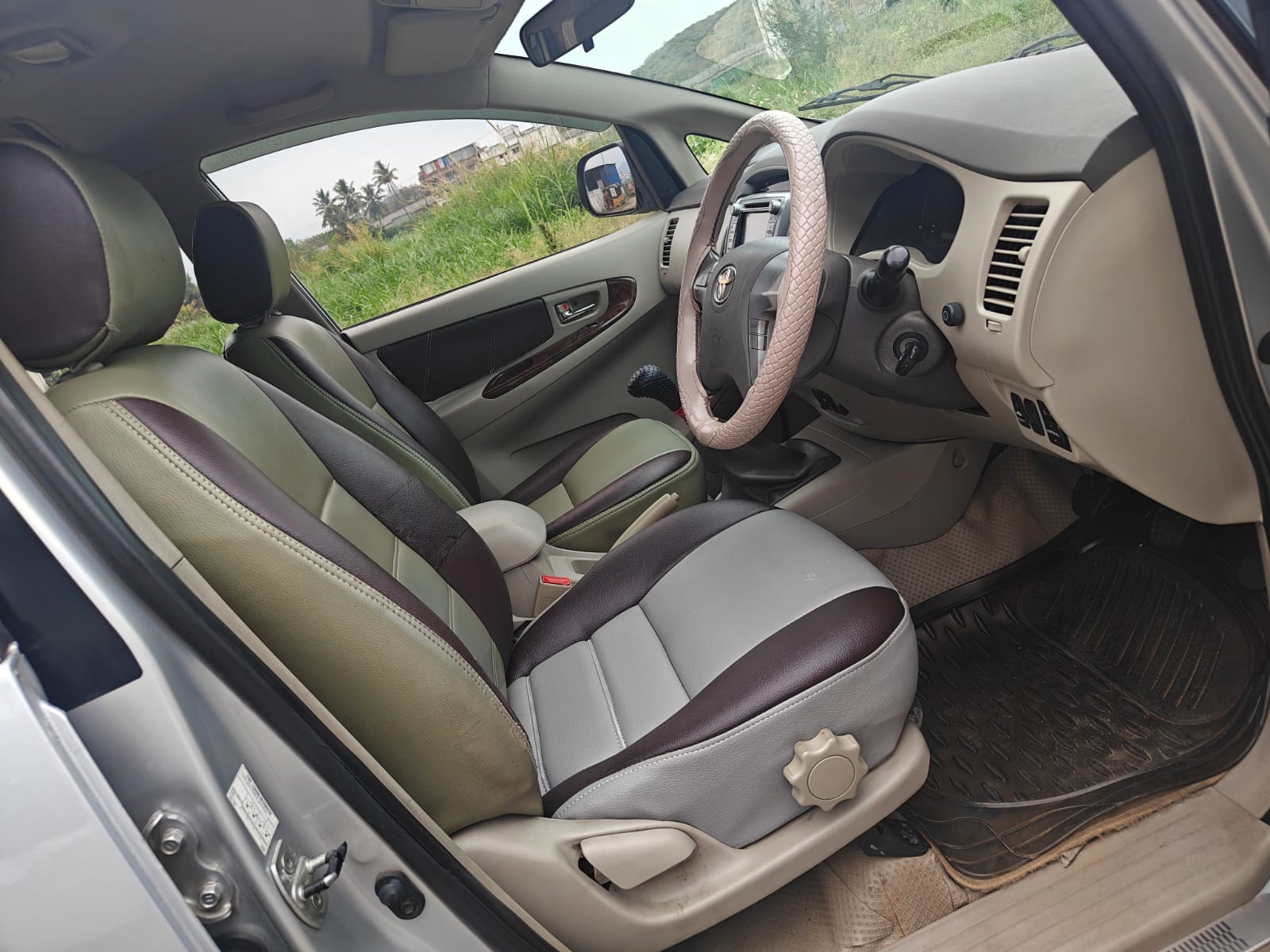 Toyota Innova - Image 3