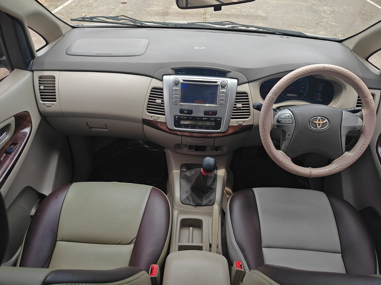 Toyota Innova - Image 2