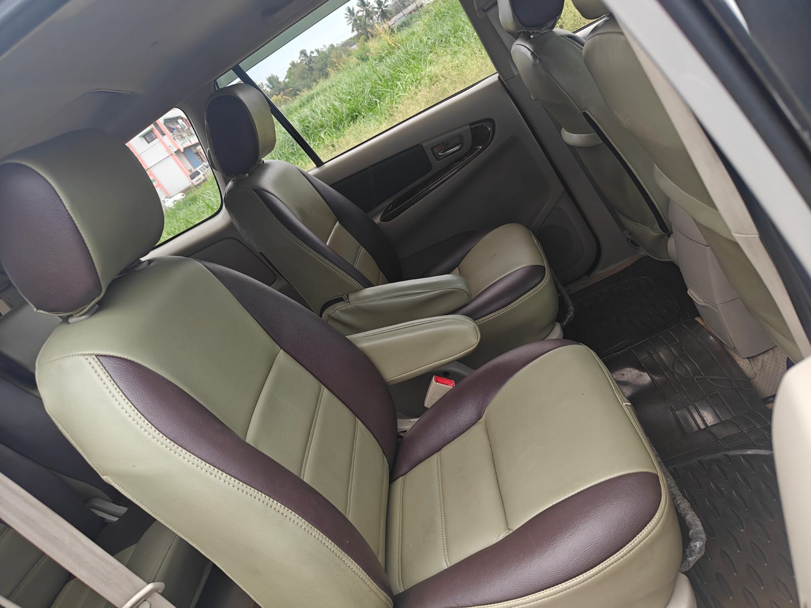 Toyota Innova - Image 4