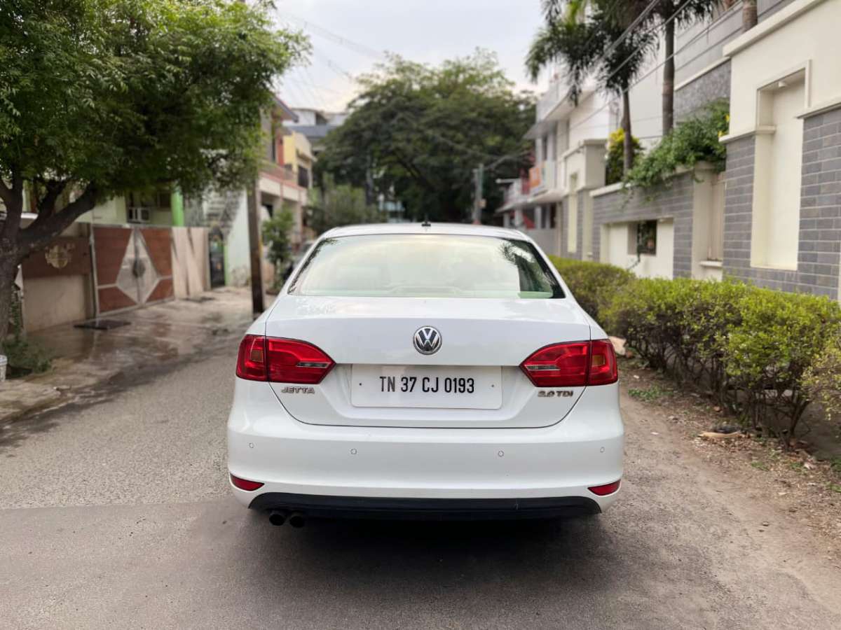 Volkswagen Jetta - Image 4