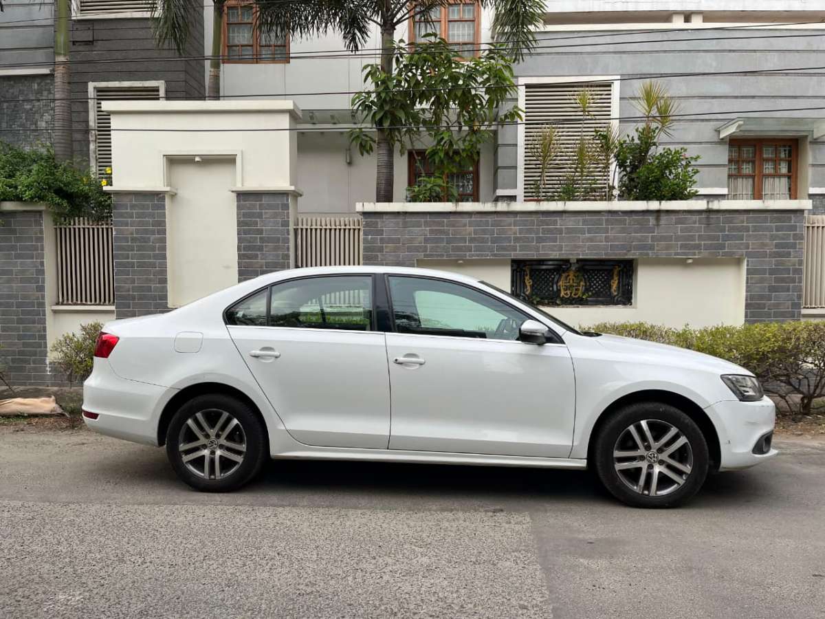 Volkswagen Jetta - Image 8