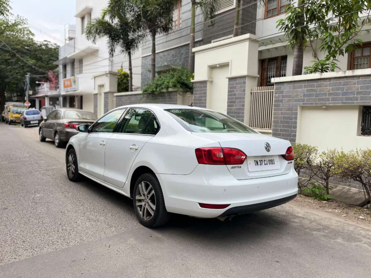 Volkswagen Jetta - Image 6