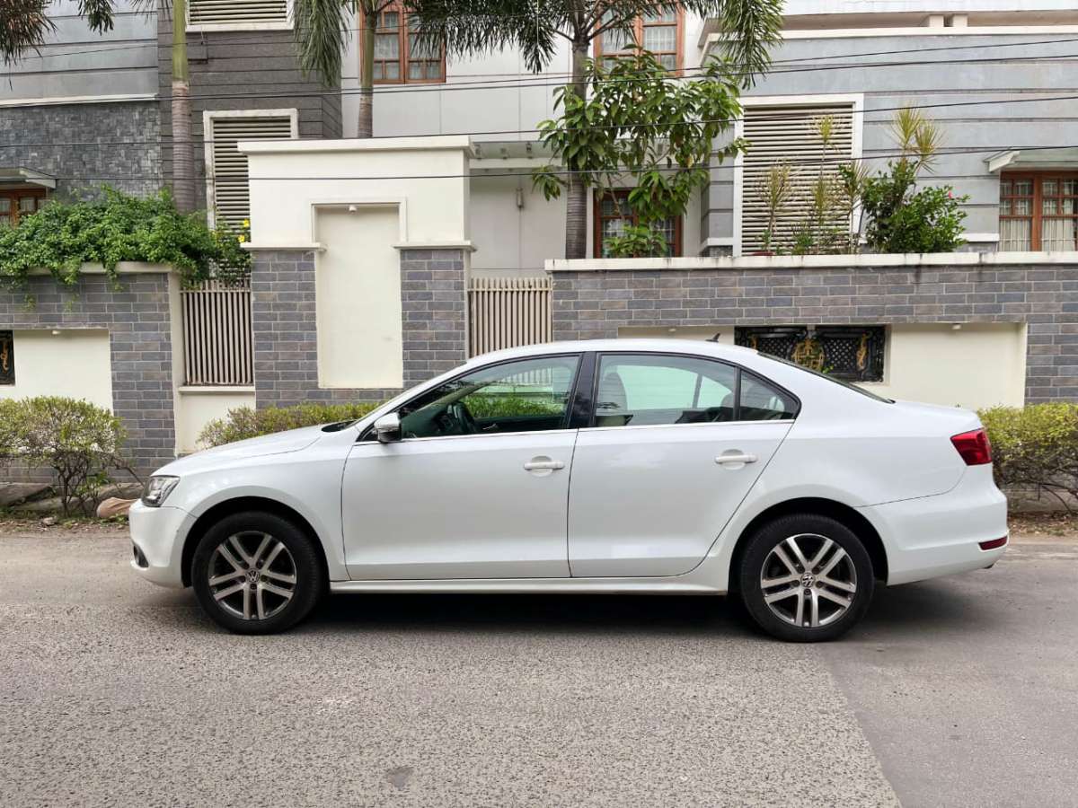 Volkswagen Jetta - Image 7