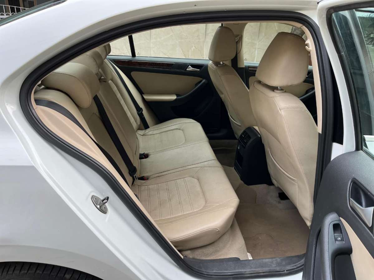 Volkswagen Jetta - Image 10