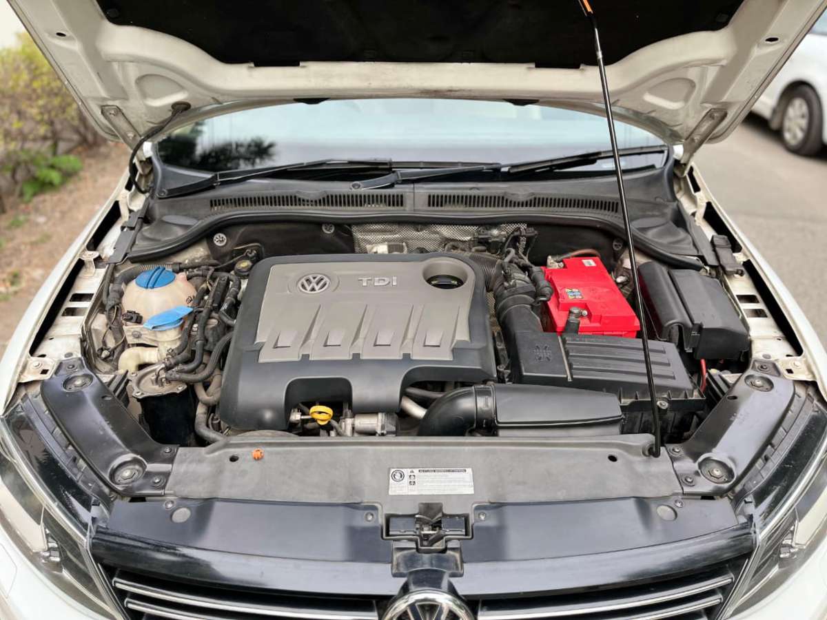 Volkswagen Jetta - Image 12