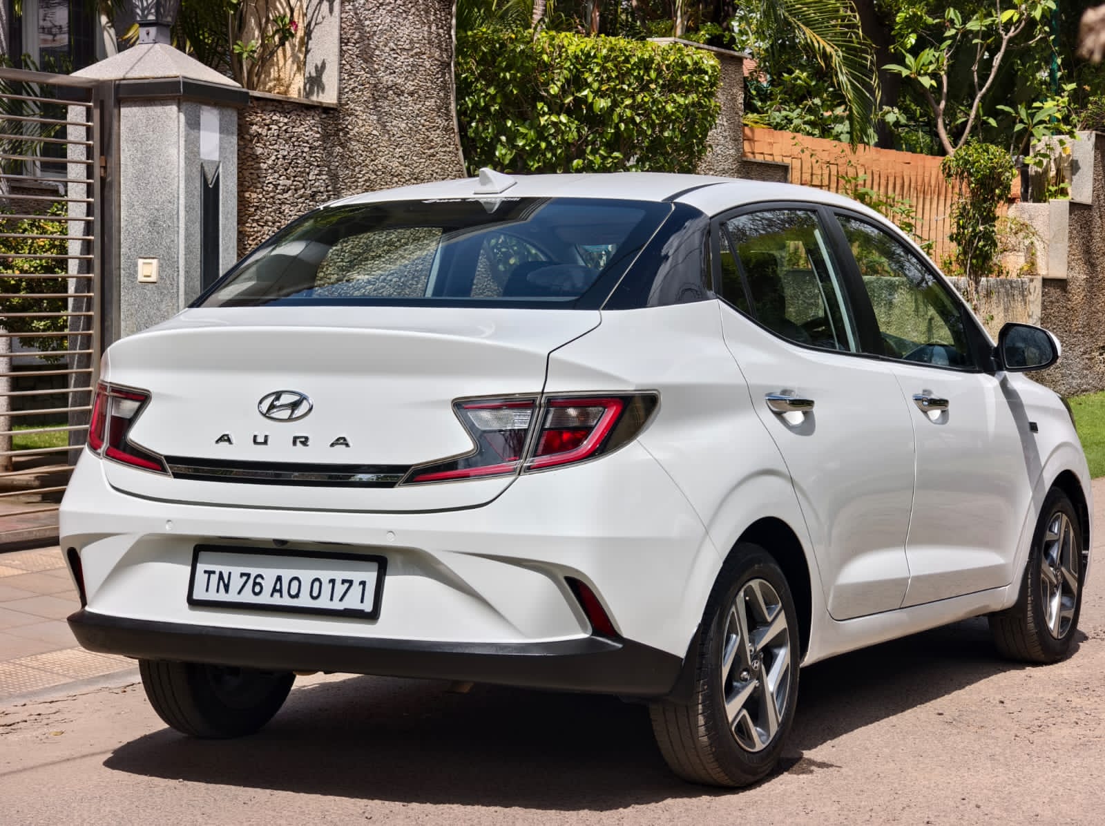 Hyundai Aura - Image 8