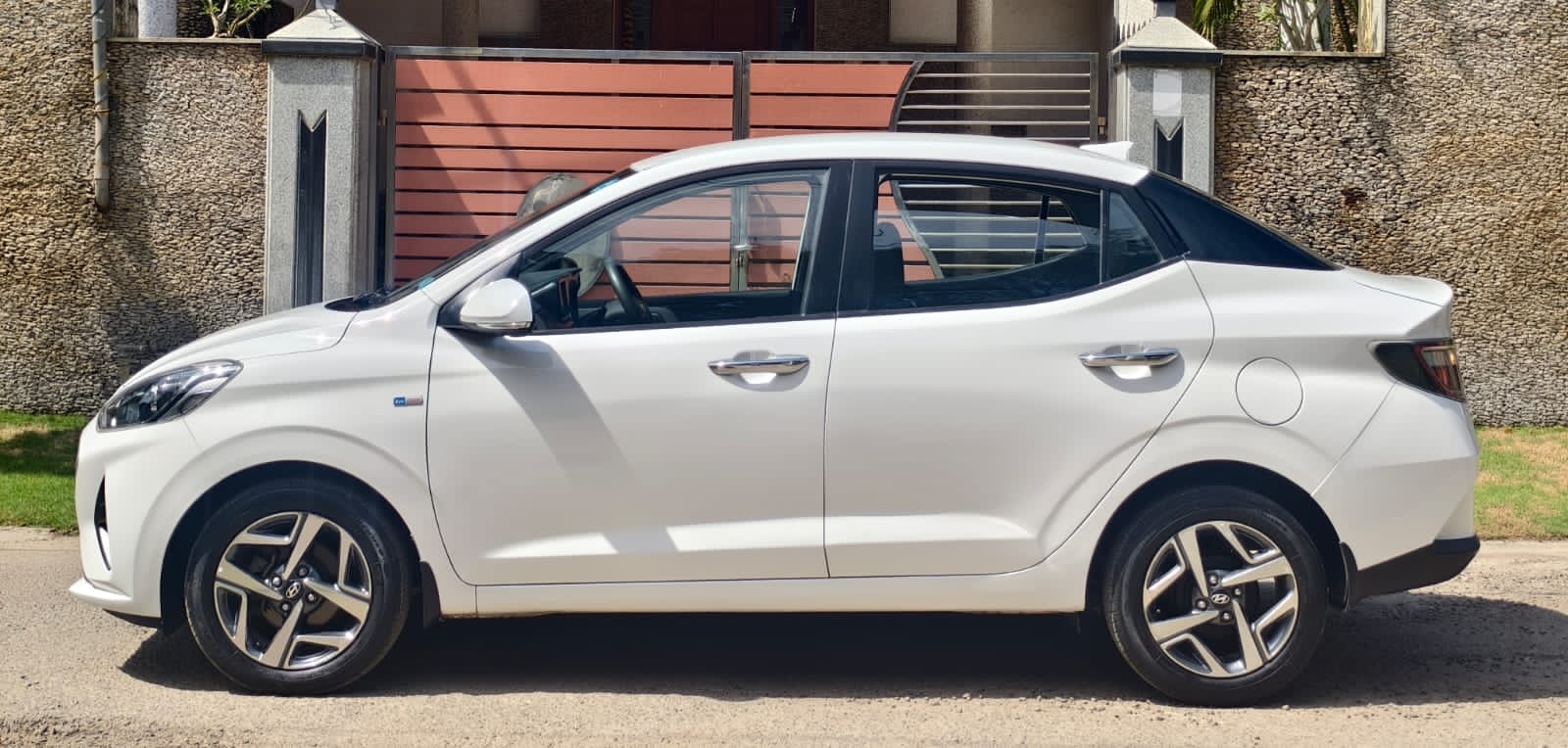 Hyundai Aura - Image 4