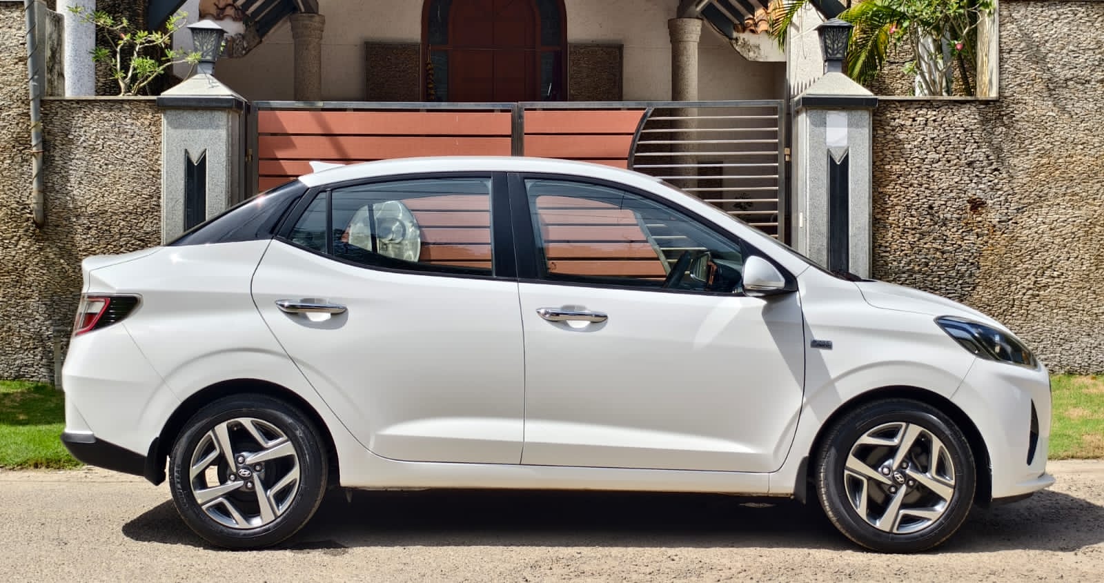 Hyundai Aura - Image 3