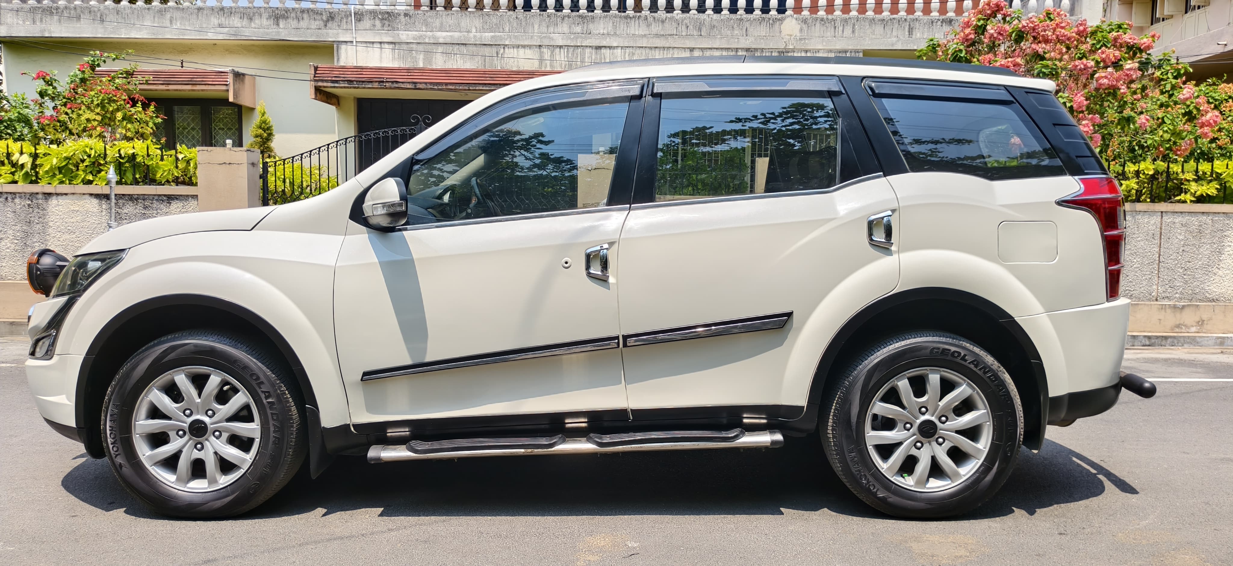 Mahindra XUV500 - Image 2