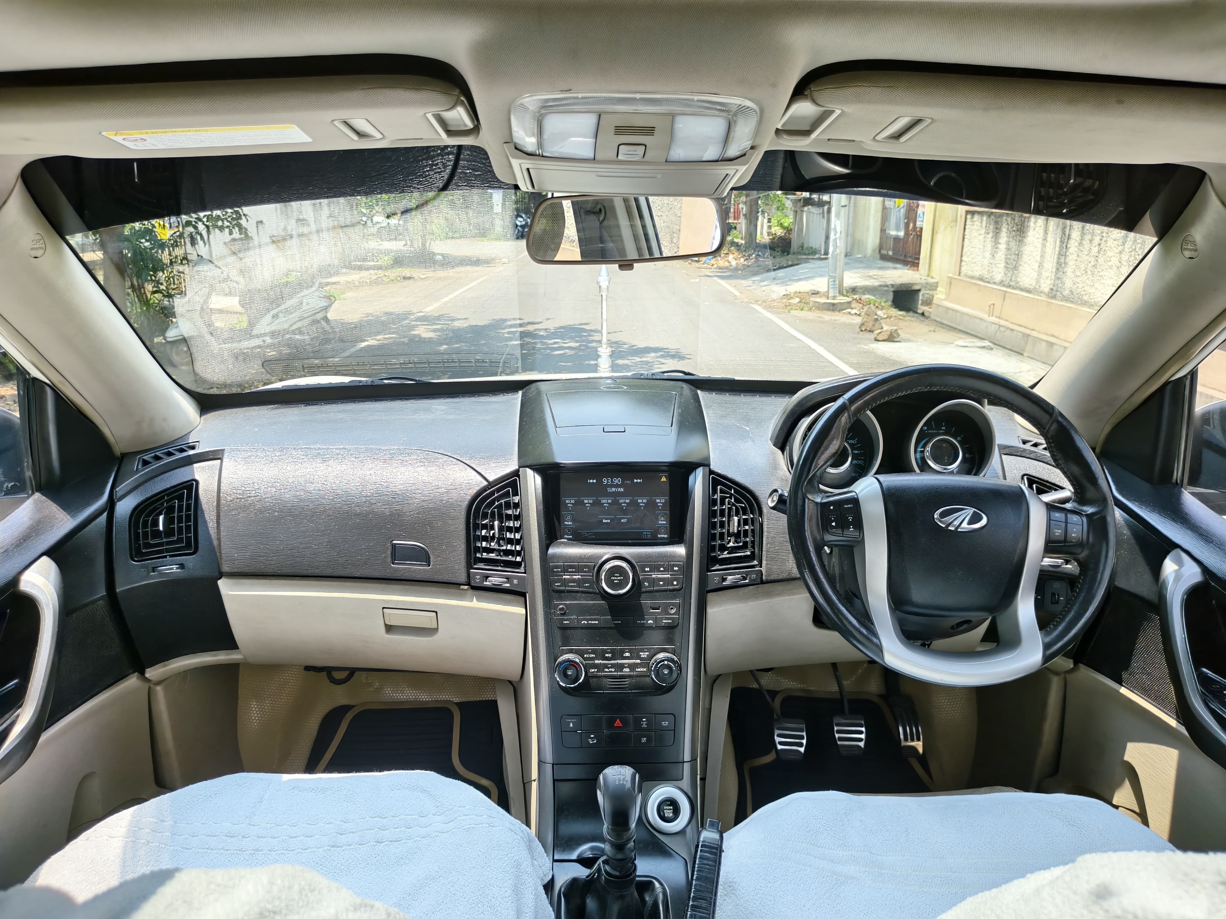 Mahindra XUV500 - Image 6