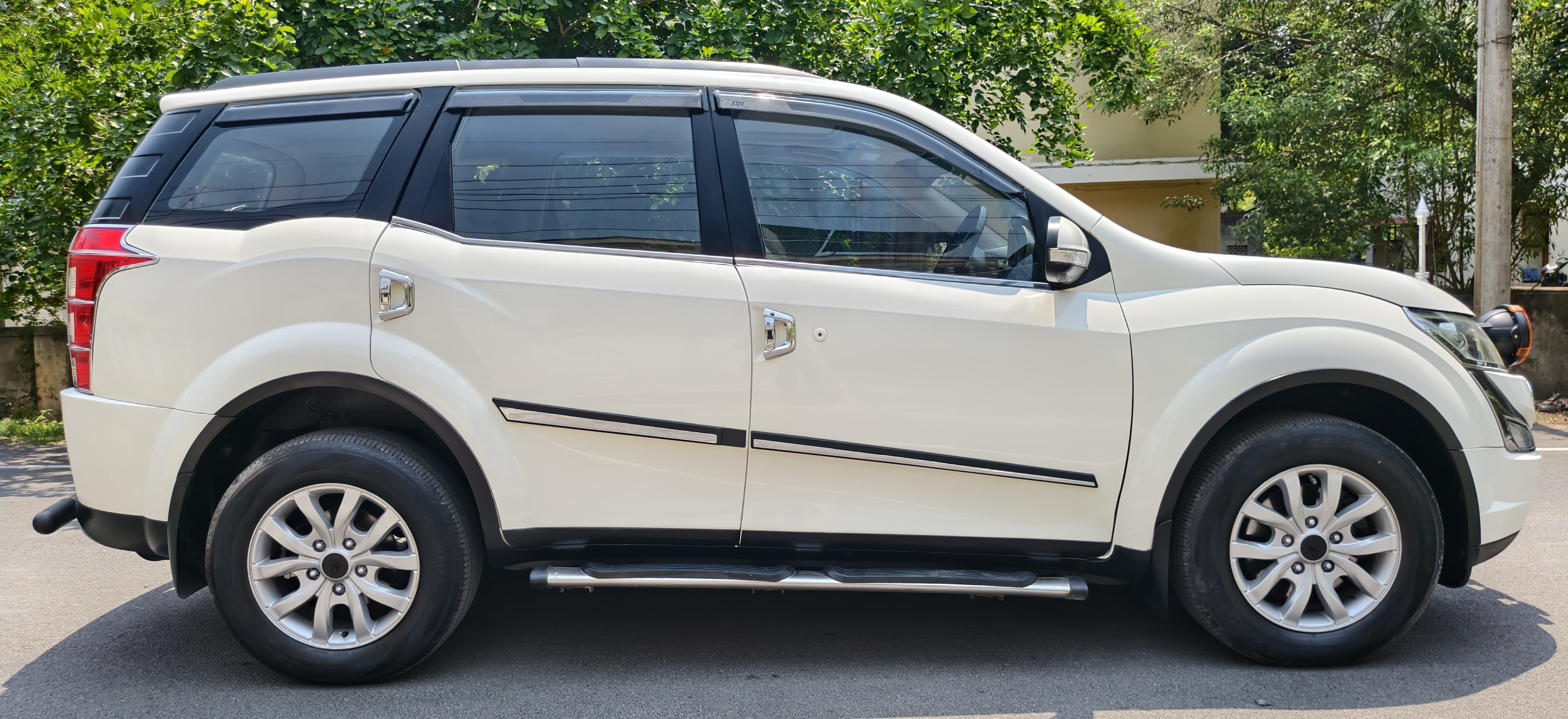 Mahindra XUV500 - Image 4