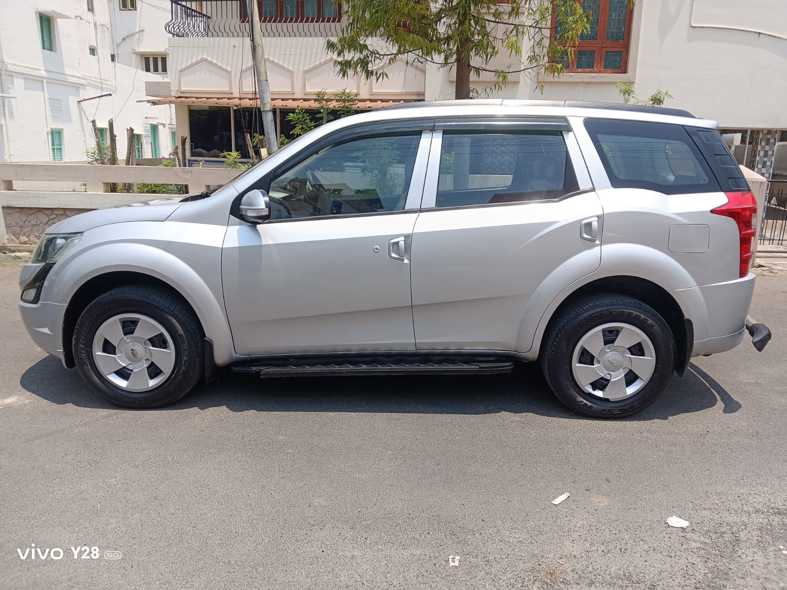 Mahindra XUV500 - Image 4