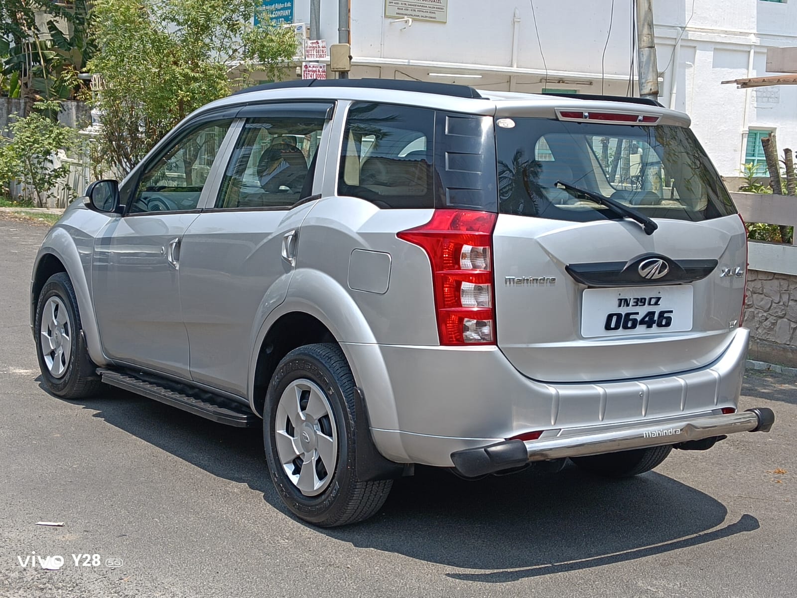 Mahindra XUV500 - Image 2