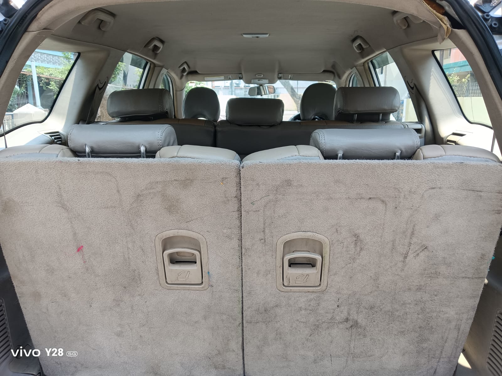 Mahindra XUV500 - Image 5