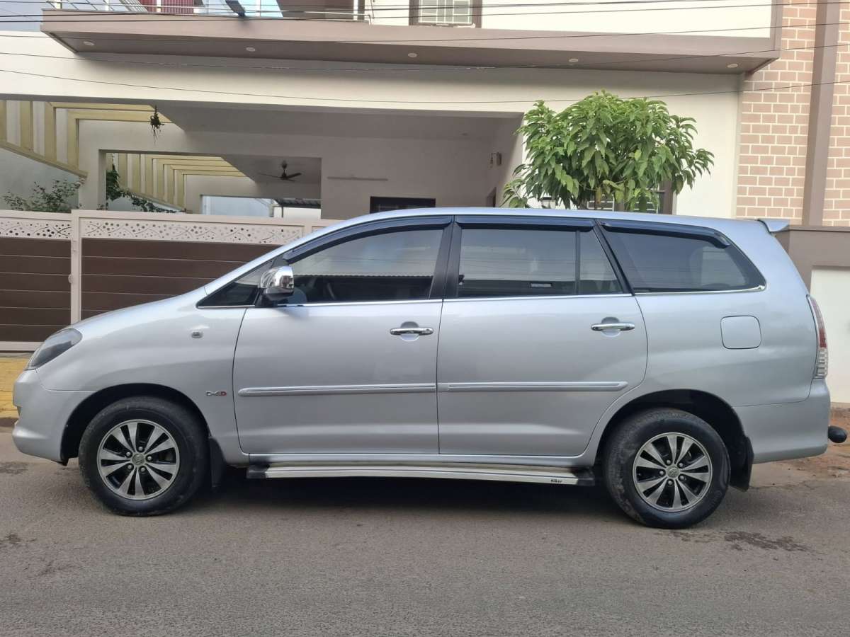 Toyota Innova - Image 4