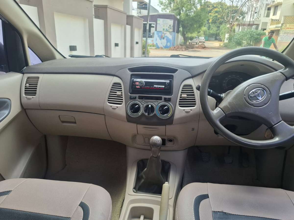 Toyota Innova - Image 7