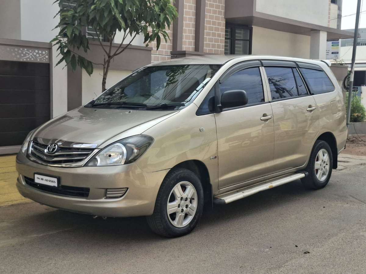 Toyota Innova - Image 2